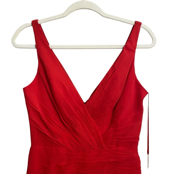 Mac Duggal NWT 49487 Stunning Red Surplice Ruched Asymmetric Ruffle Dress Size 4 - Picture 4 of 9